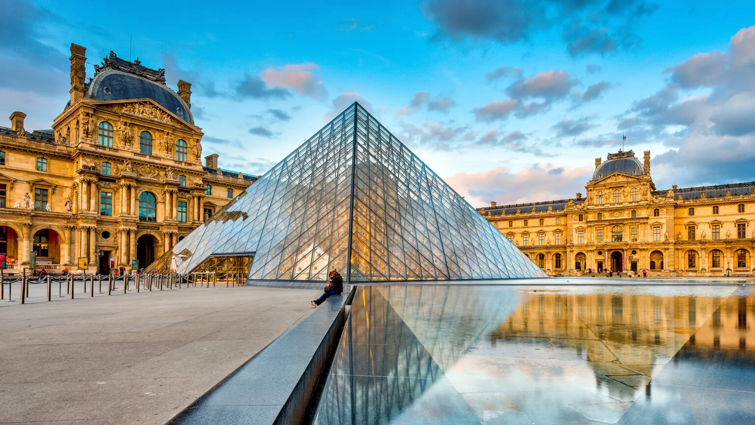 Interesting facts about the Louvre Museum - Fact Bud